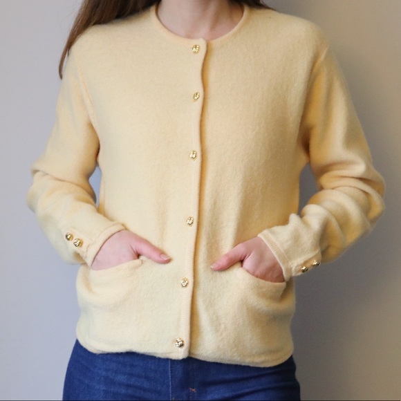 Vintage Cream Sweater with Gold Buttons & Pockets - Picture 4 of 6